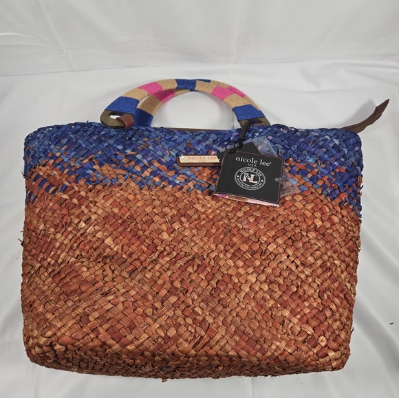 Nicole Lee - Picture 3 of 7